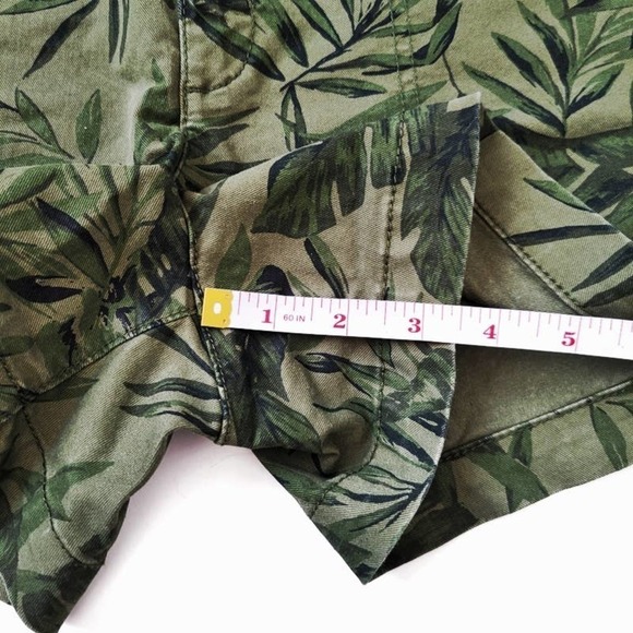 Palm Size 0 Twill Chino Shorts 0/ 3" Old Navy - Picture 4 of 5